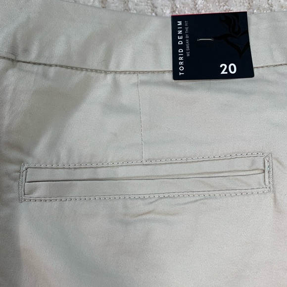 Torrid We Swear By Fit 5” Inseam Tan‎ Shorts Size 20 NWT - Picture 4 of 10